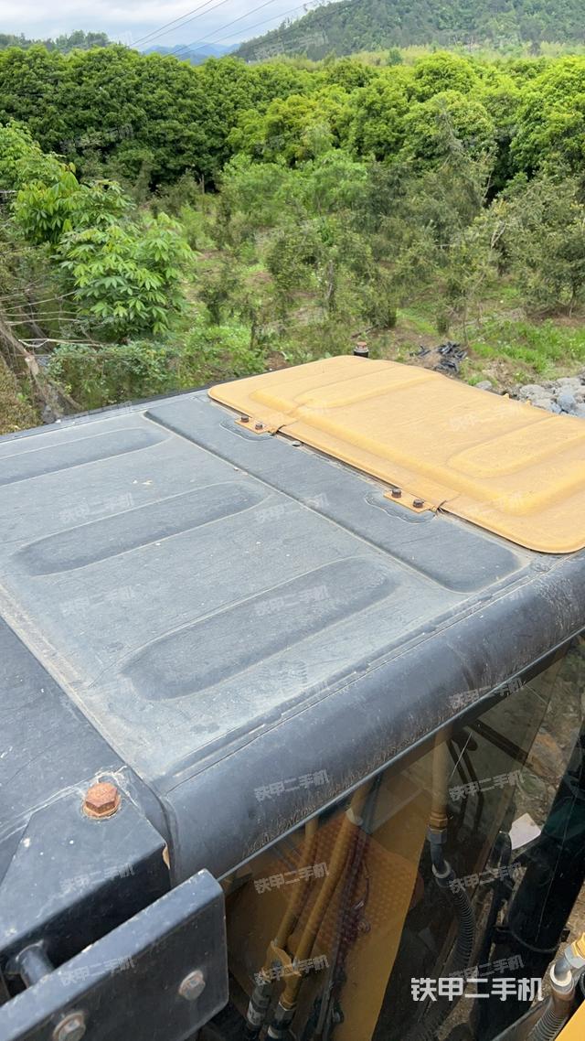 驾驶室顶部（整机外观）