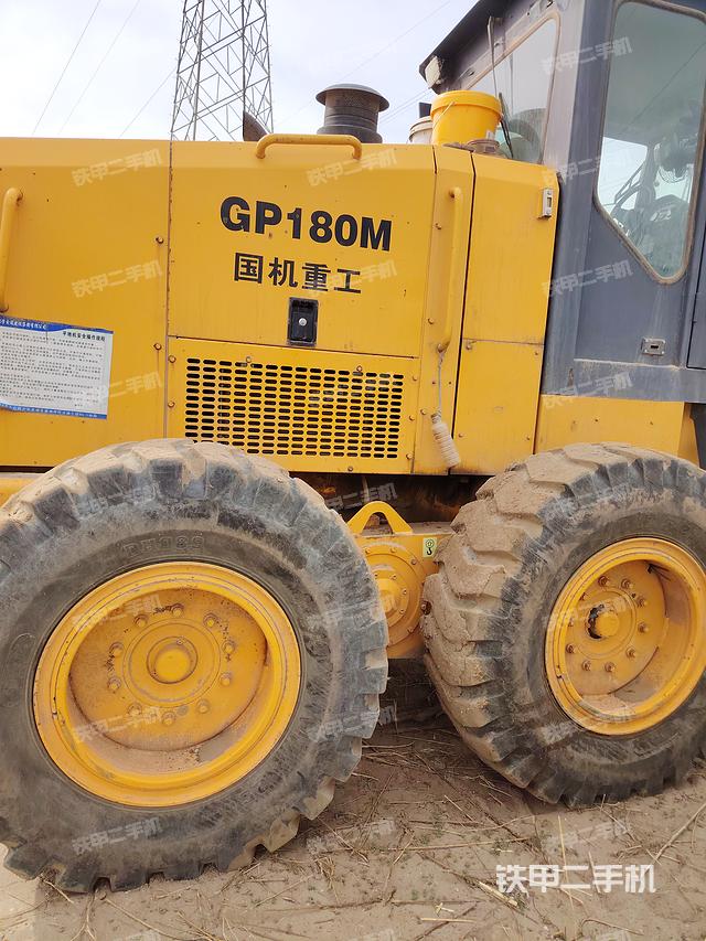 整機(jī)右側(cè)(設(shè)備外觀及核心部件) 整機(jī)右側(cè)(設(shè)備外觀及核心部件)