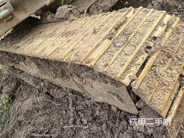 單側(cè)履帶整體(整機(jī)外觀) 單側(cè)履帶整體(整機(jī)外觀)