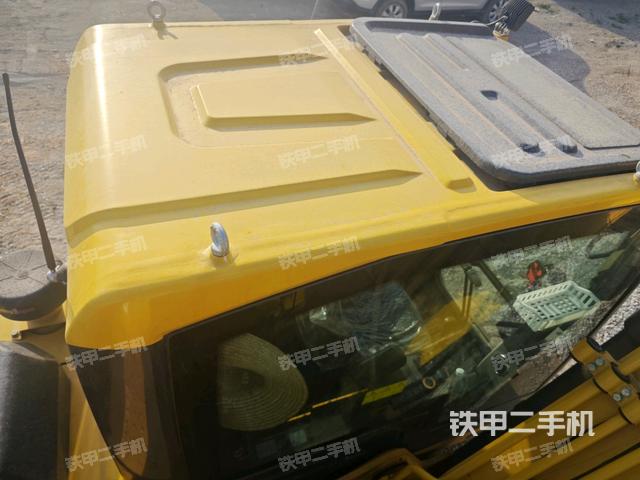 駕駛室頂部(整機(jī)外觀) 駕駛室頂部(整機(jī)外觀)