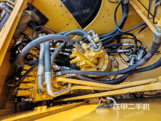 回轉馬達和主控閥（整機外觀）