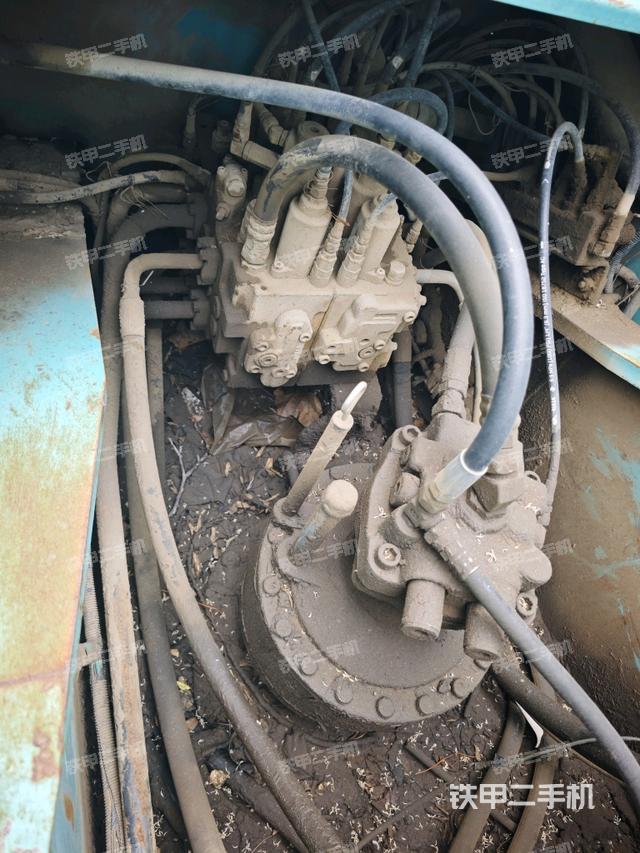 回轉(zhuǎn)馬達和主控閥（整機外觀）