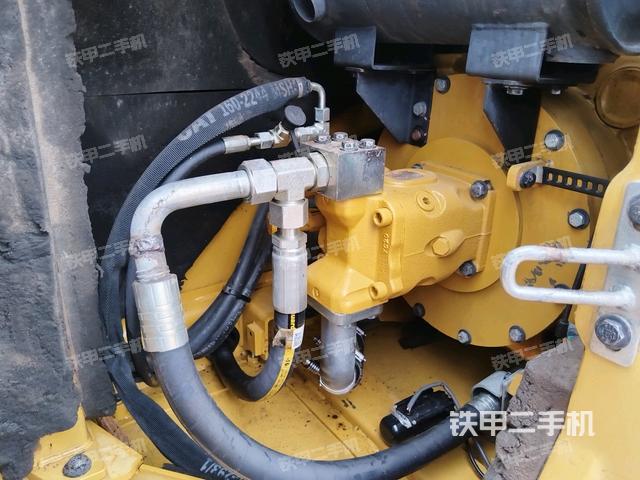 液壓泵艙室正面整體(整機(jī)外觀) 液壓泵艙室正面整體(整機(jī)外觀)