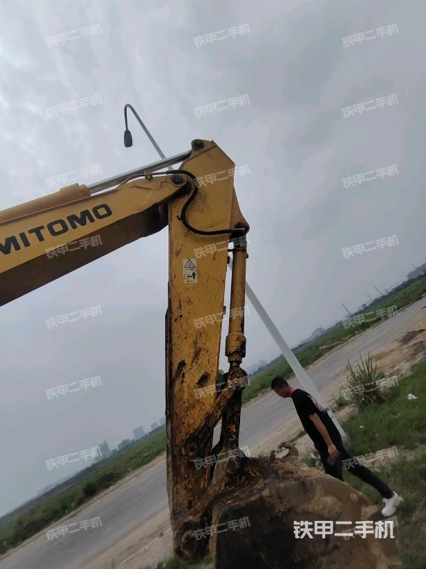 大臂背部俯視(工作和回轉(zhuǎn)裝置) 大臂背部俯視(工作和回轉(zhuǎn)裝置)