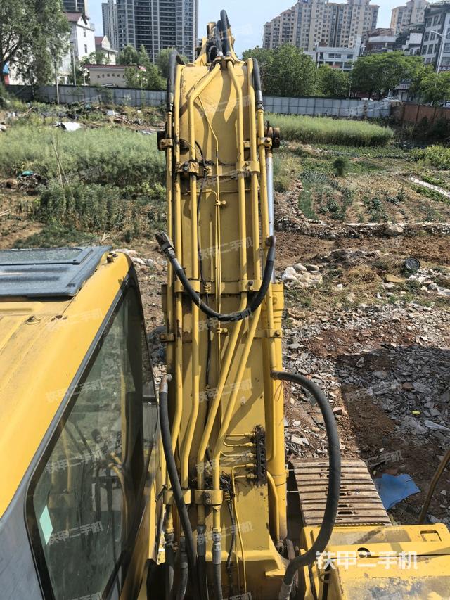 大臂背部俯視（工作和回轉(zhuǎn)裝置）