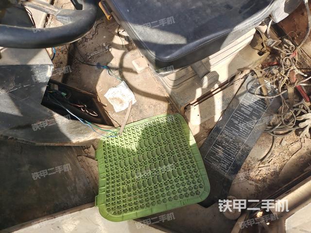 儀表盤全景（壓路機(jī)駕駛室）