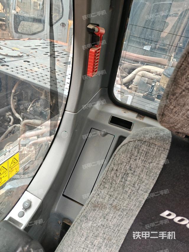 后窗玻璃角標(biāo)(駕駛室部分) 后窗玻璃角標(biāo)(駕駛室部分)