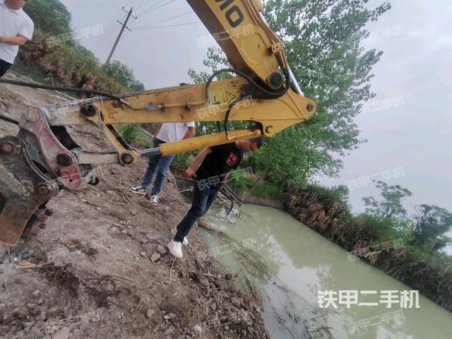 小臂整體左后(工作和回轉(zhuǎn)裝置) 小臂整體左后(工作和回轉(zhuǎn)裝置)