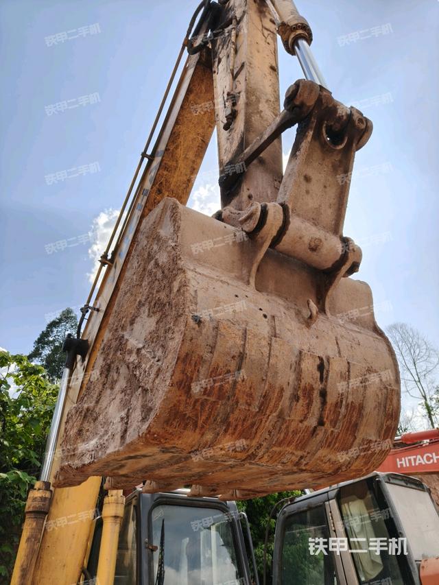 小臂整體左后(工作和回轉(zhuǎn)裝置) 小臂整體左后(工作和回轉(zhuǎn)裝置)