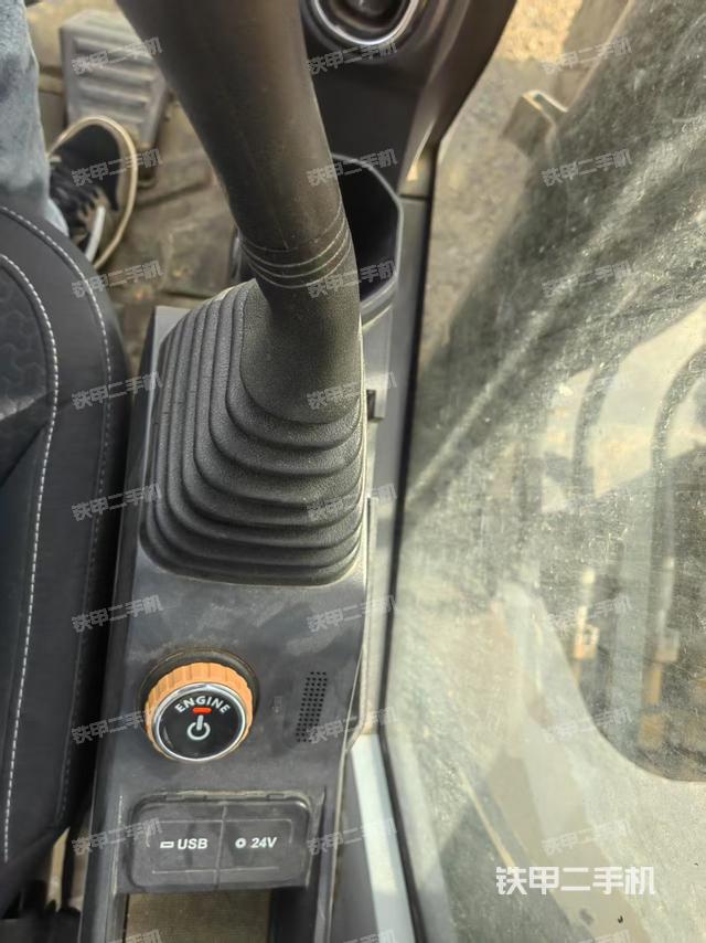 座椅左側(cè)控制臺(tái)/音響/含左手柄（駕駛室部分）