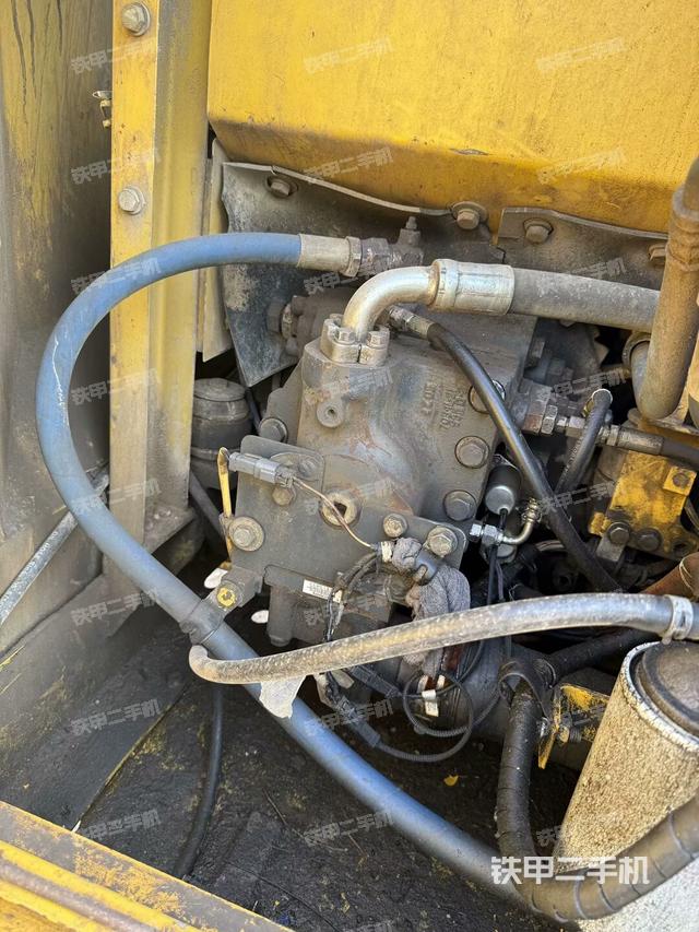 液壓泵艙室正面整體（整機(jī)外觀）