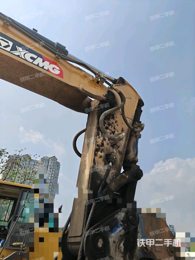 大臂油缸整体 竖拍（工作和回转装置）