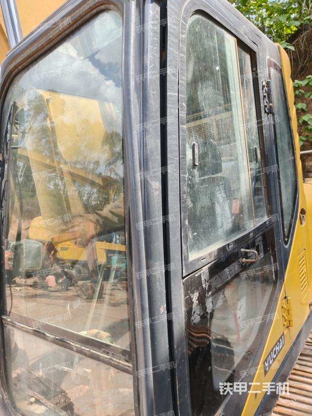 座椅左側(cè)控制臺(tái)/音響/含左手柄(駕駛室部分) 座椅左側(cè)控制臺(tái)/音響/含左手柄(駕駛室部分)