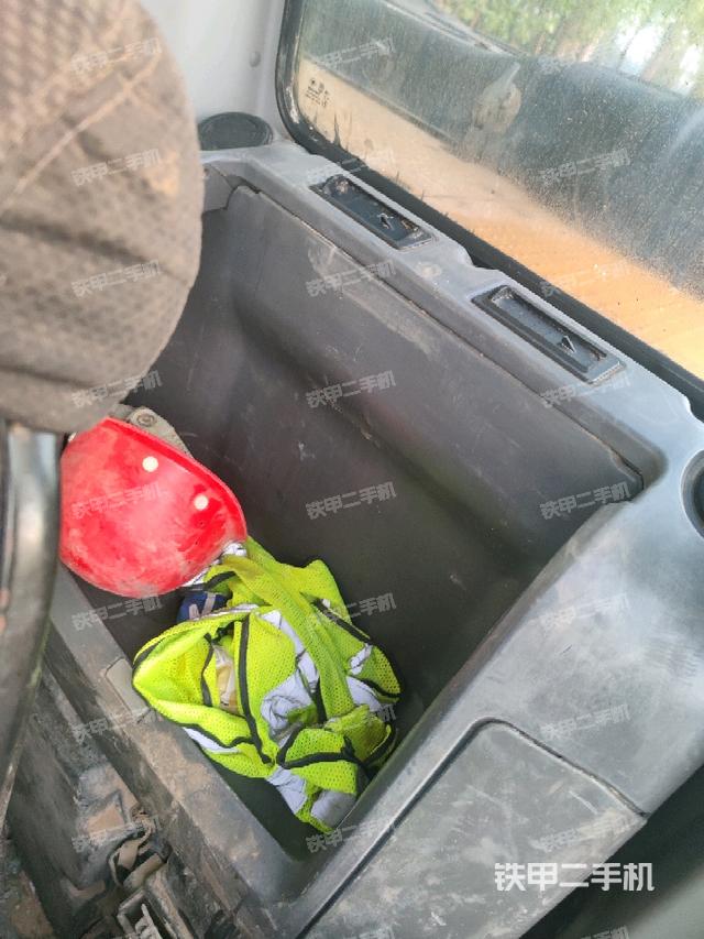 后窗玻璃角標(biāo)（駕駛室部分）