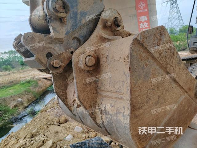 转盘和下车架正前（工作和回转装置）