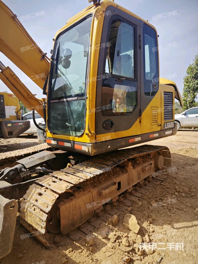 駕駛室整體(整機外觀) 駕駛室整體(整機外觀)