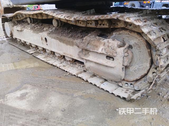 右側(cè)履帶整體(行走機(jī)構(gòu)) 右側(cè)履帶整體(行走機(jī)構(gòu))