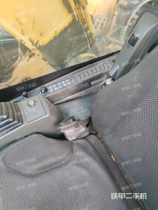 座椅右側(cè)控制臺/鑰匙門/油門/含右手柄（駕駛室部分）