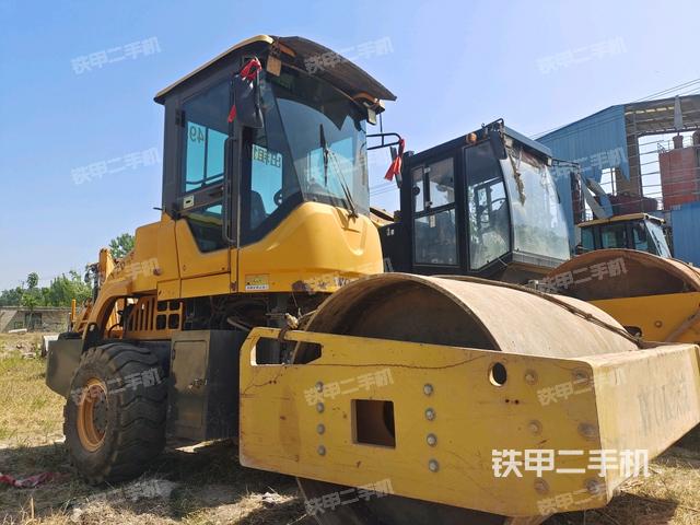 右前45°（壓路機(jī)整機(jī)外觀）