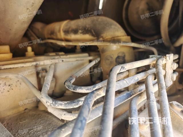 發(fā)動(dòng)機(jī)左側(cè)全景（壓路機(jī)發(fā)動(dòng)機(jī)艙）