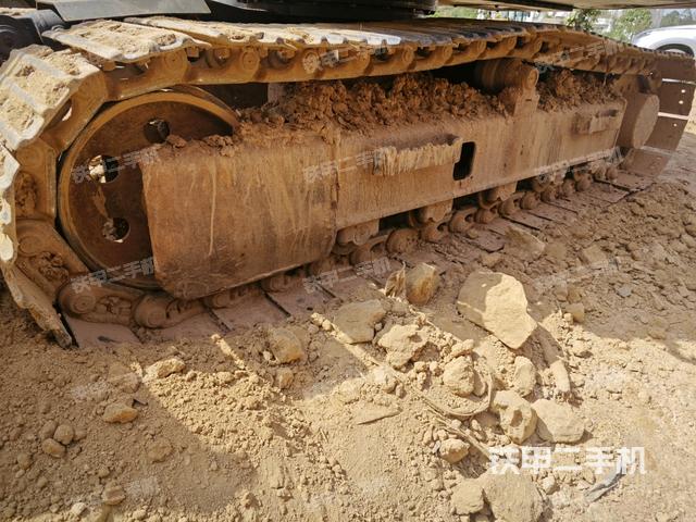 單側(cè)履帶整體(整機外觀) 單側(cè)履帶整體(整機外觀)