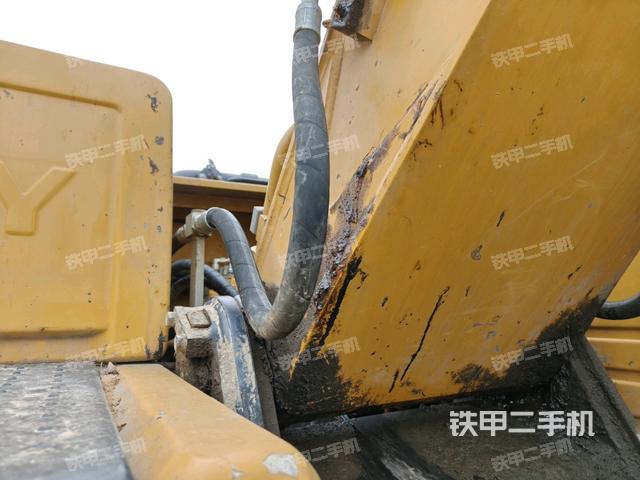 大臂背部俯視(工作和回轉(zhuǎn)裝置) 大臂背部俯視(工作和回轉(zhuǎn)裝置)