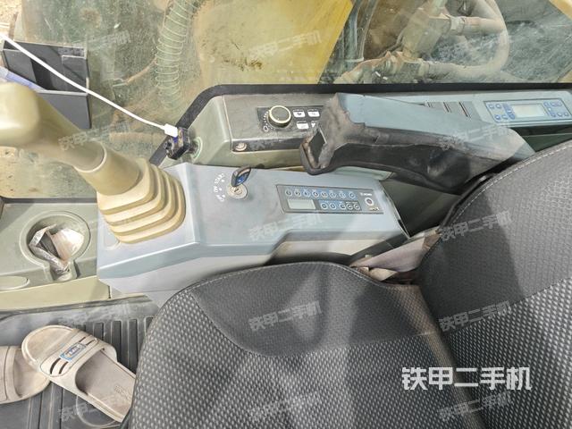 座椅右側控制臺/鑰匙門/油門/含右手柄（駕駛室部分）