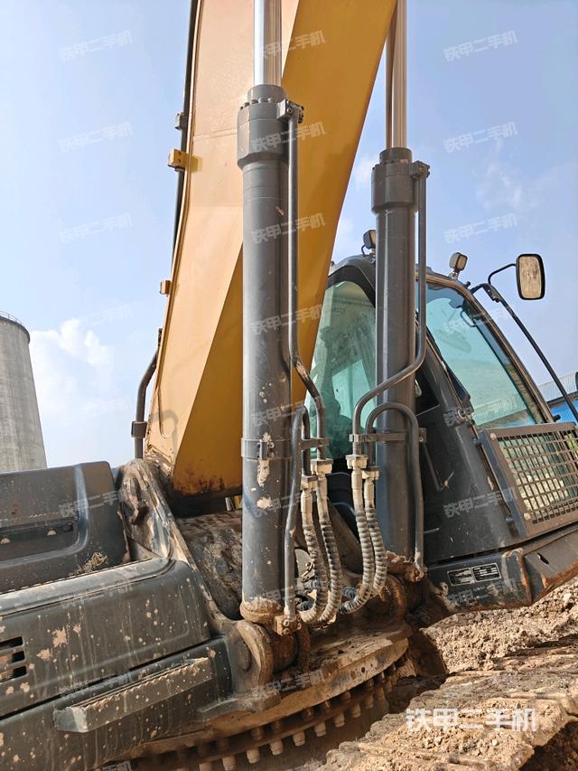 大臂油缸整體?豎拍（工作和回轉(zhuǎn)裝置）