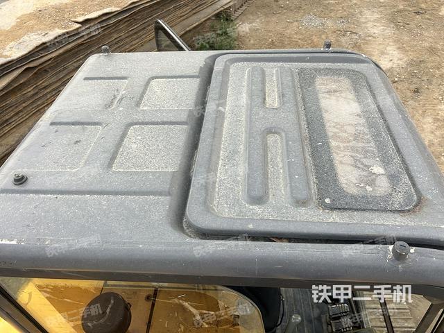 駕駛室頂部(整機外觀) 駕駛室頂部(整機外觀)