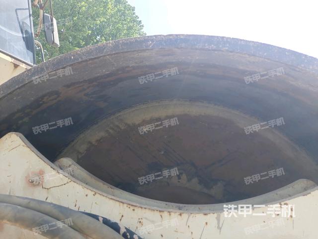 后輪左側(cè)全景（壓路機(jī)前后車架）