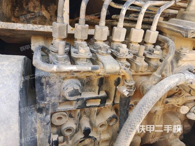 發(fā)動(dòng)機(jī)艙全景（壓路機(jī)發(fā)動(dòng)機(jī)艙）