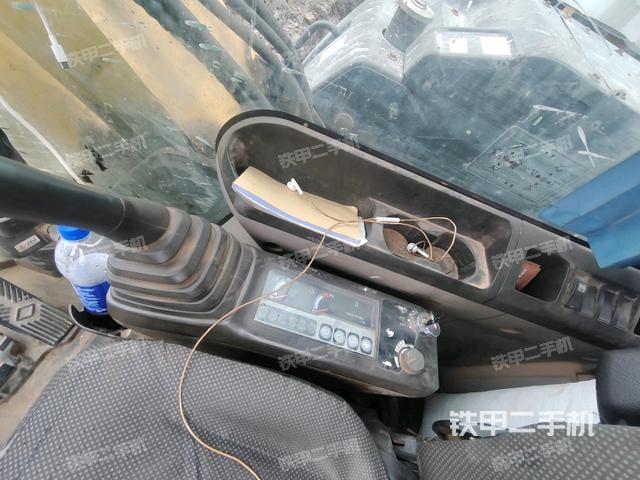 座椅左側(cè)控制臺(tái)/音響/含左手柄(駕駛室部分) 座椅左側(cè)控制臺(tái)/音響/含左手柄(駕駛室部分)