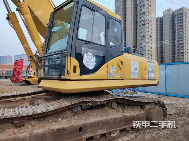駕駛室整體(整機(jī)外觀) 駕駛室整體(整機(jī)外觀)