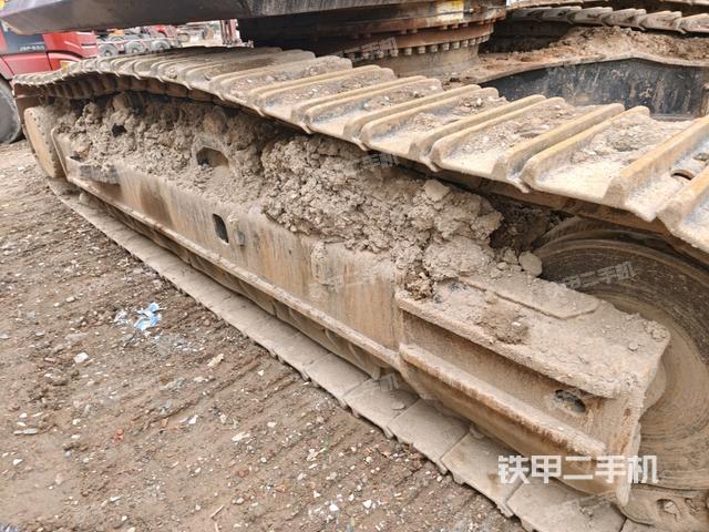 單側(cè)履帶整體(整機(jī)外觀) 單側(cè)履帶整體(整機(jī)外觀)