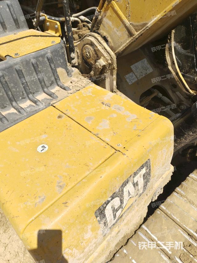 大臂根部?斜視(工作和回轉(zhuǎn)裝置) 大臂根部?斜視(工作和回轉(zhuǎn)裝置)