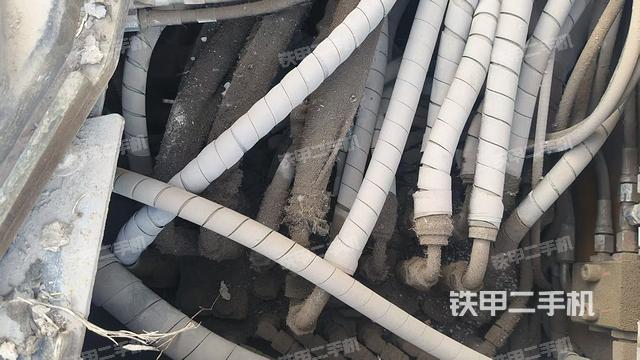 回轉馬達和主控閥（整機外觀）