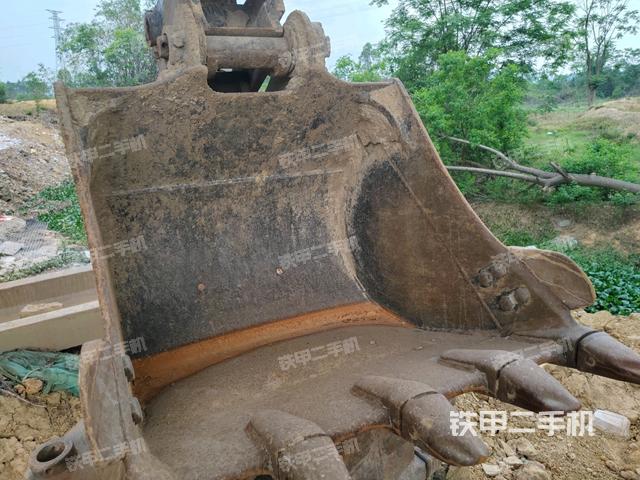 铲斗右后整体（工作和回转装置）