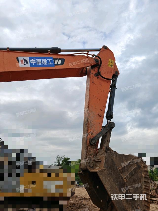 小臂整體左后(工作和回轉(zhuǎn)裝置) 小臂整體左后(工作和回轉(zhuǎn)裝置)