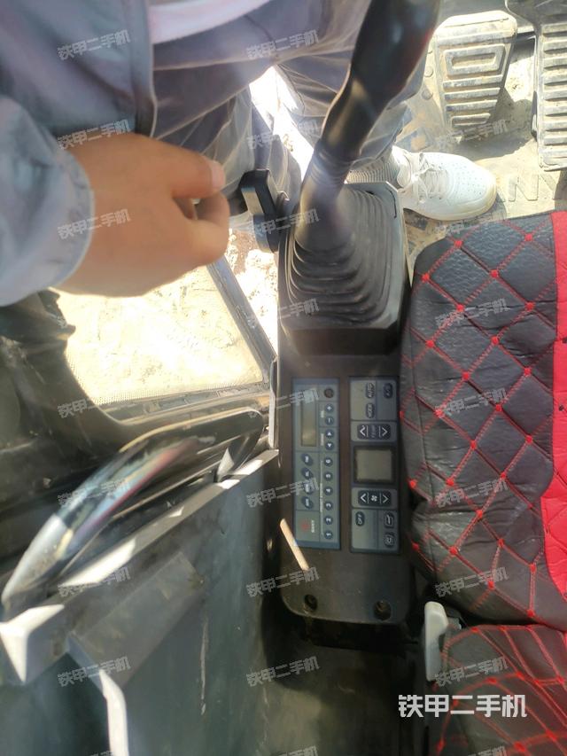 座椅左側(cè)控制臺(tái)/音響/含左手柄（駕駛室部分）