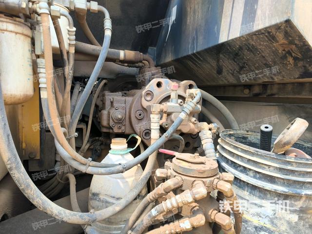 液壓泵艙室正面整體(整機(jī)外觀) 液壓泵艙室正面整體(整機(jī)外觀)