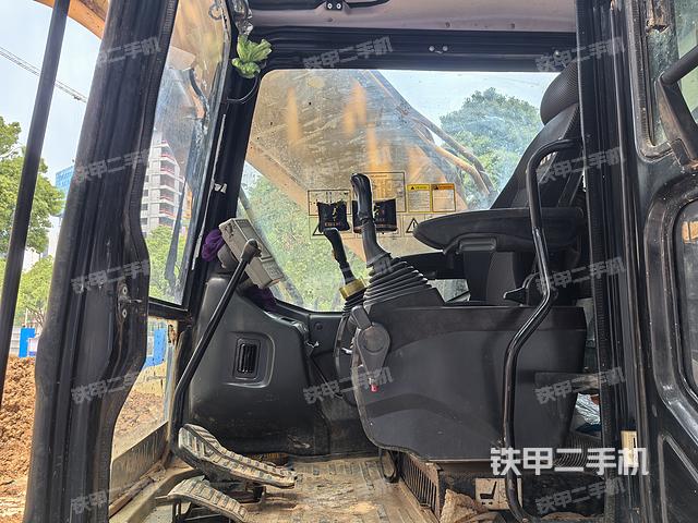 驾驶室整体（整机外观）