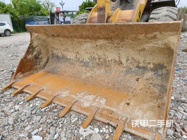 鏟斗油缸側(cè)面(工作裝置) 鏟斗油缸側(cè)面(工作裝置)