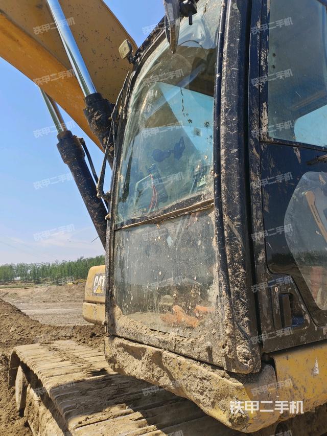 駕駛室左前45度(駕駛室部分) 駕駛室左前45度(駕駛室部分)