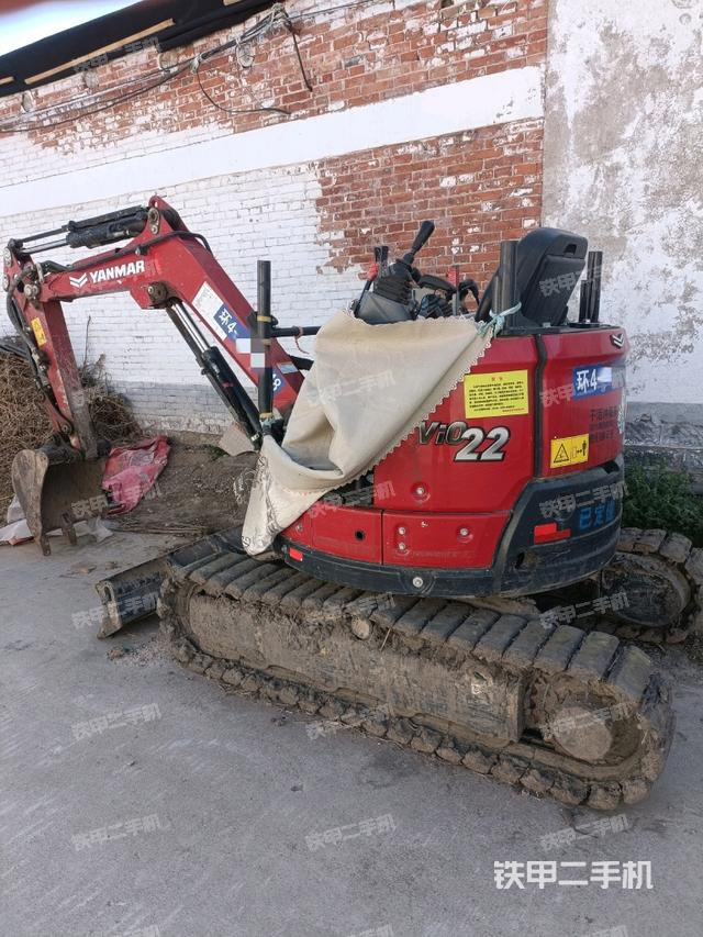 駕駛室頂部(整機(jī)外觀) 駕駛室頂部(整機(jī)外觀)