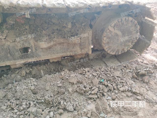 右驅(qū)動輪（行走機構(gòu)）