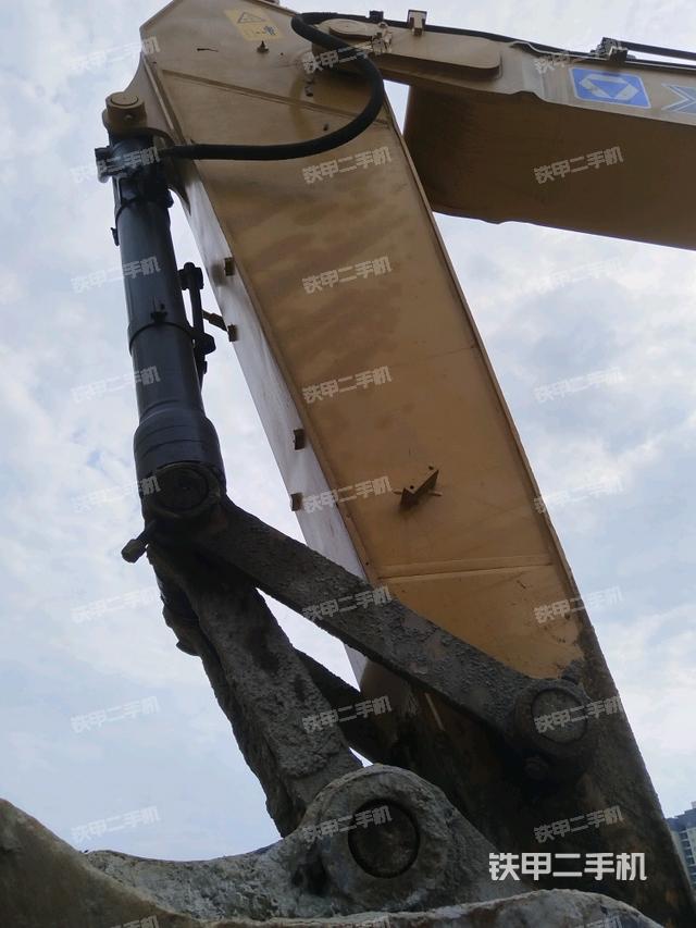 小臂整體左后(工作和回轉(zhuǎn)裝置) 小臂整體左后(工作和回轉(zhuǎn)裝置)