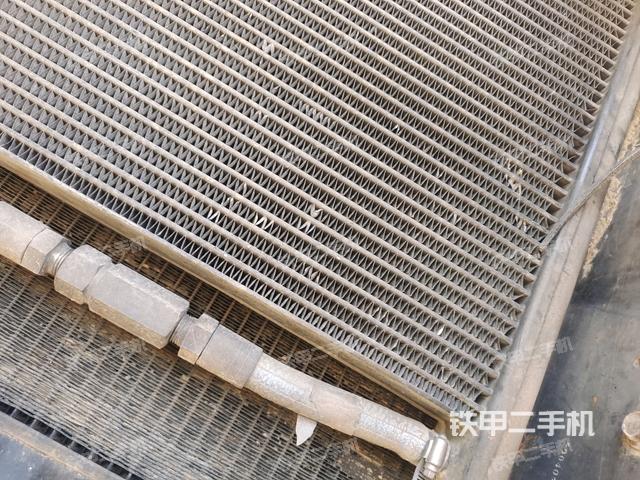 分動(dòng)箱或變速箱（壓路機(jī)發(fā)動(dòng)機(jī)艙）