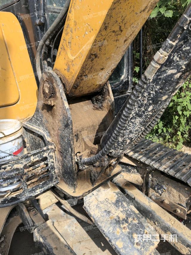 大臂根部?斜（工作和回轉(zhuǎn)裝置）