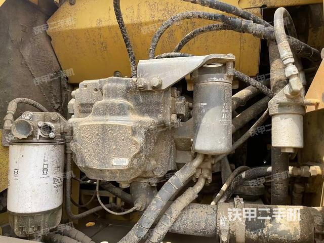 液壓泵艙室正面整體（整機(jī)外觀）