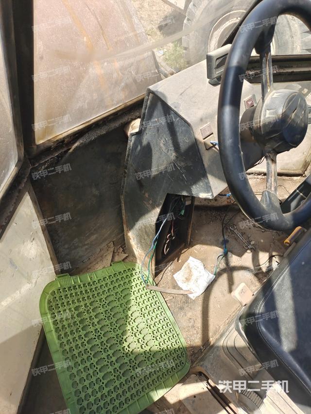 后玻璃角標(biāo)（壓路機(jī)駕駛室）